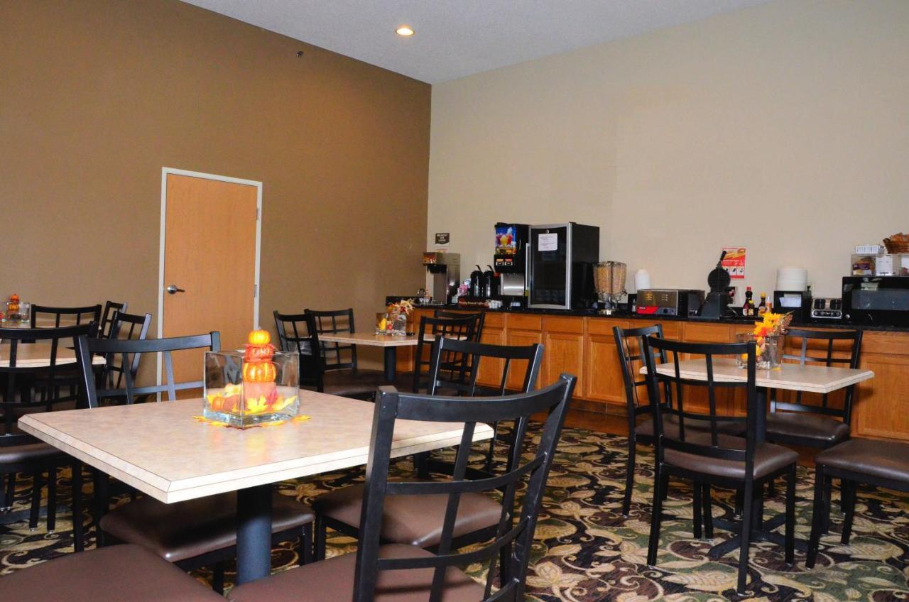 Cobblestone Inn&Suites - Lake View Extérieur photo