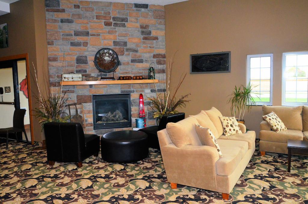 Cobblestone Inn&Suites - Lake View Extérieur photo