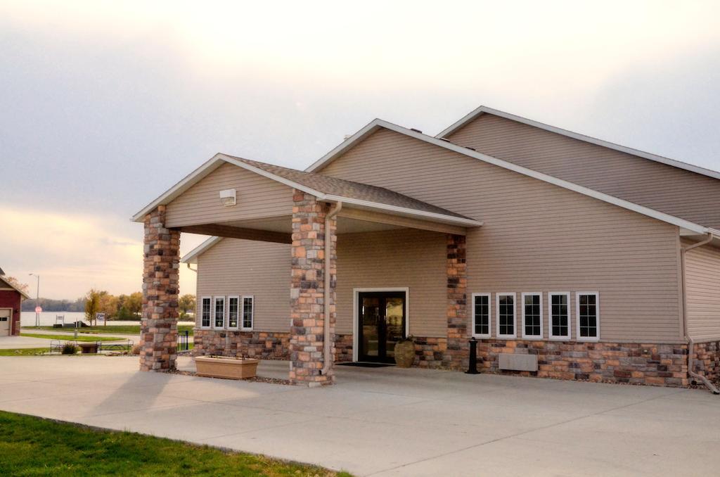 Cobblestone Inn&Suites - Lake View Extérieur photo