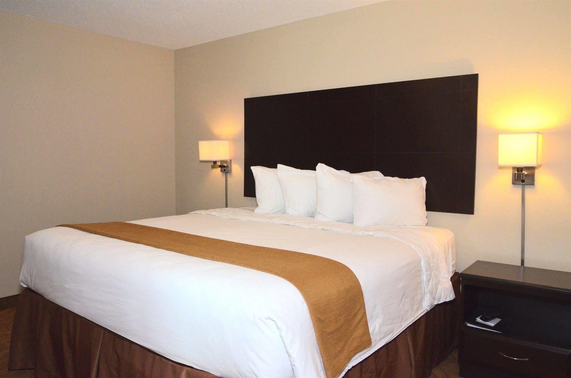 Cobblestone Inn&Suites - Lake View Extérieur photo